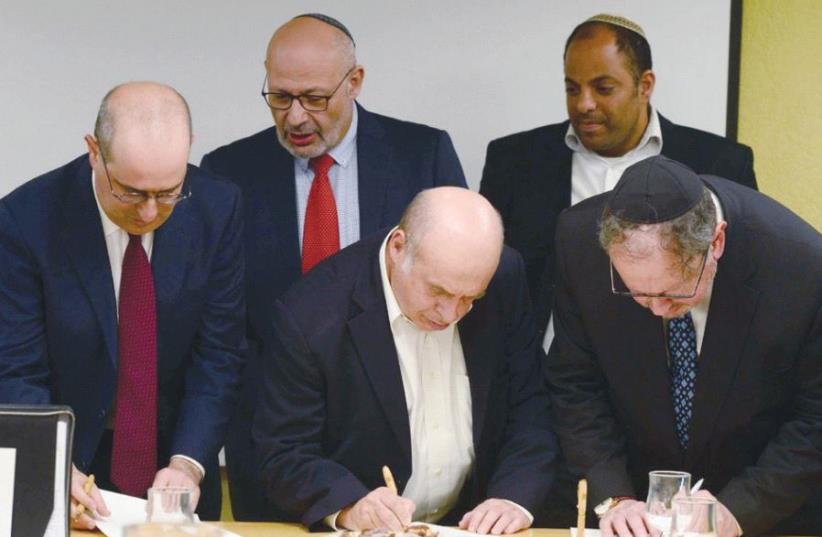 WORLD JEWISH Restitution Organization co-chairs Avraham Biderman (front right to left) and Natan Sharansky sign a declaration of intent for the restitution of Holocaust-era assets at the President’s Residence (photo credit: MARK NEYMAN/GPO)