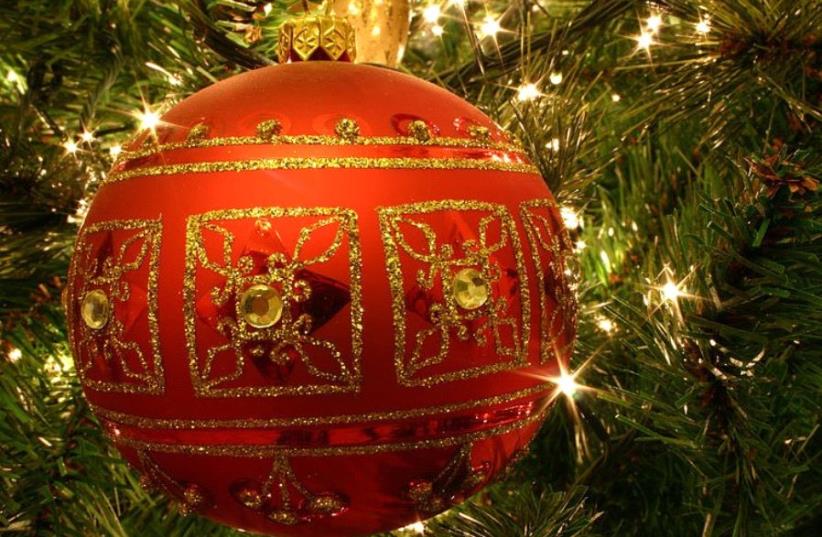 A Christmas tree ornament  (photo credit: KRIS DE CURTIS/WIKIMEDIA COMMONS)