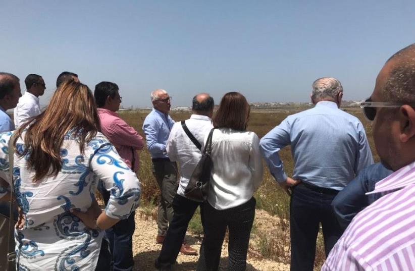 Lawmakers from Latin American see humanitarian aid pass into Gaza at the Kerem Shalom crossing, May 15, 2017 (photo credit: KNESSET SPOKESPERSON'S OFFICE)