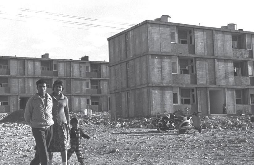 ‘Betonadot’ (concrete barricades), which served as residential quarters, prior to plaster and paint work, 1962 (photo credit: GPO ARCHIVES)