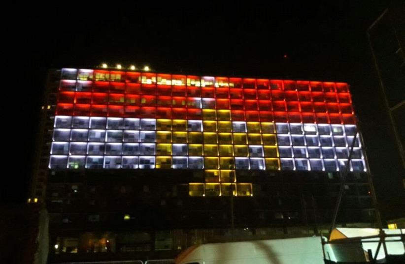 Tel Aviv City Hall lights up in solidarity with Egypt following Friday's terror attack that claimed the lives of at least 29 Coptic Chrisitians outside of Cairo.  (photo credit: TAMARA ZIEVE)