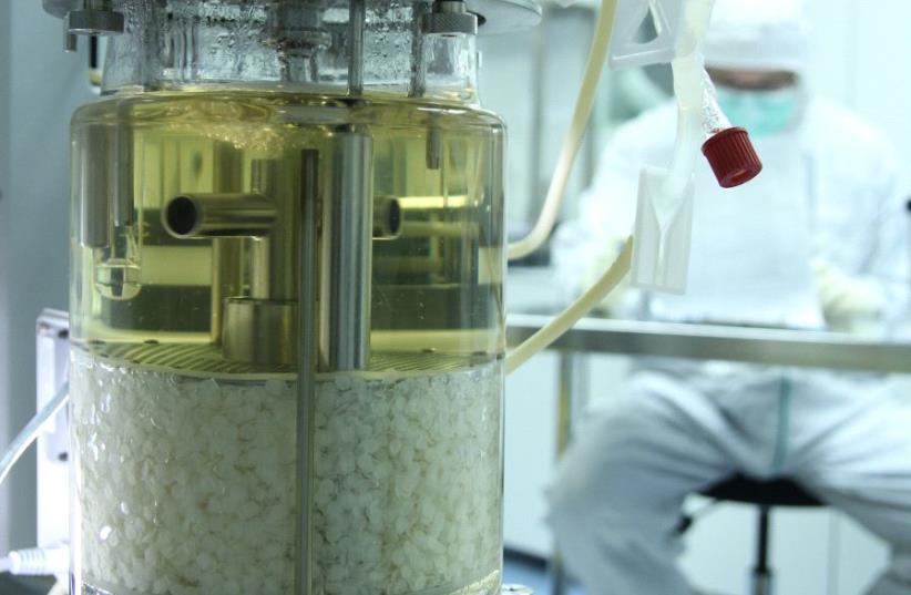 A bioreactor – the manufacturing system which provides 3D micro-environment for cells that resemble the human body (photo credit: PLURISTEM)