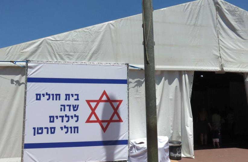 Protest tent erected at Jerusalem’s Sacher Park (photo credit: JUDY SIEGEL-ITZKOVICH)