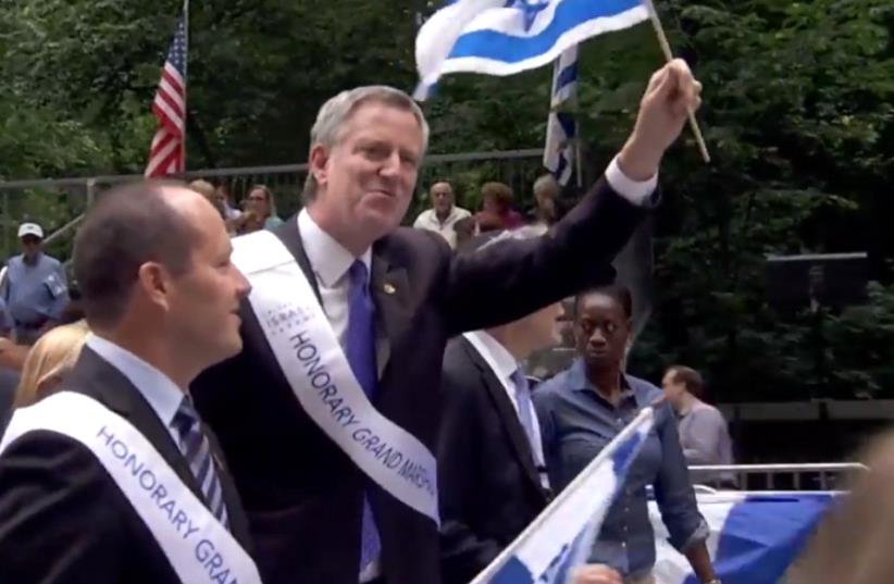 New York Mayor Bill De Blasio marches alongside Jerusalem Mayor Nir Barkat at the Celebrate Israel Parade in New York City (photo credit: screenshot)