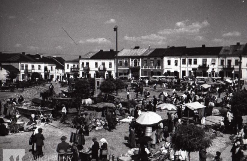 Stopnica (Stopnitz) Poland, town square, 1939 (photo credit: VIRTUAL SHTETL/MUSEUM OF THE HISTORY OF POLISH JEWS)