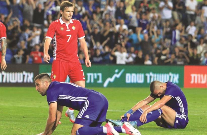 Israel national team strikers Ben Sahar (right) and Itay Shechter experienced a frustrating night in Netanya on Tuesday, with Sahar only finding the back of the net in stoppage-time in a disappointing 1-1 draw against Moldova. (photo credit: ERAN LUF)