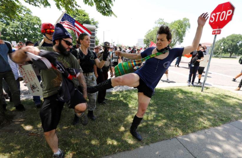 Anti-sharia protesters scuffle with counter demonstrators and members of the Minnesota State Patrol at the state capitol in St. Paul, Minnesota, US June 10, 2017 (photo credit: REUTERS/ADAM BETTCHER)