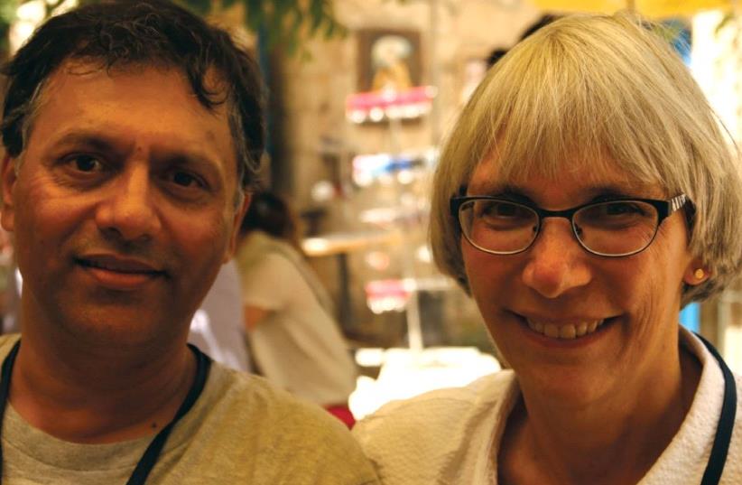 Profs. Manoj Shukla from New Mexico University and Cathy Elias from DePaul University, Illinois discuss the Faculty Fellowship program while in Jerusalem (photo credit: DAVID BRUMMER)