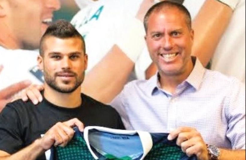 Israeli midfielder Kobi Moyal (left) poses with the shirt of the New York Cosmos alongside Cosmos coach and sporting director Giovanni Savarese after signing with the NASL club. (photo credit: NEW YORK COSMOS WEBSITE)