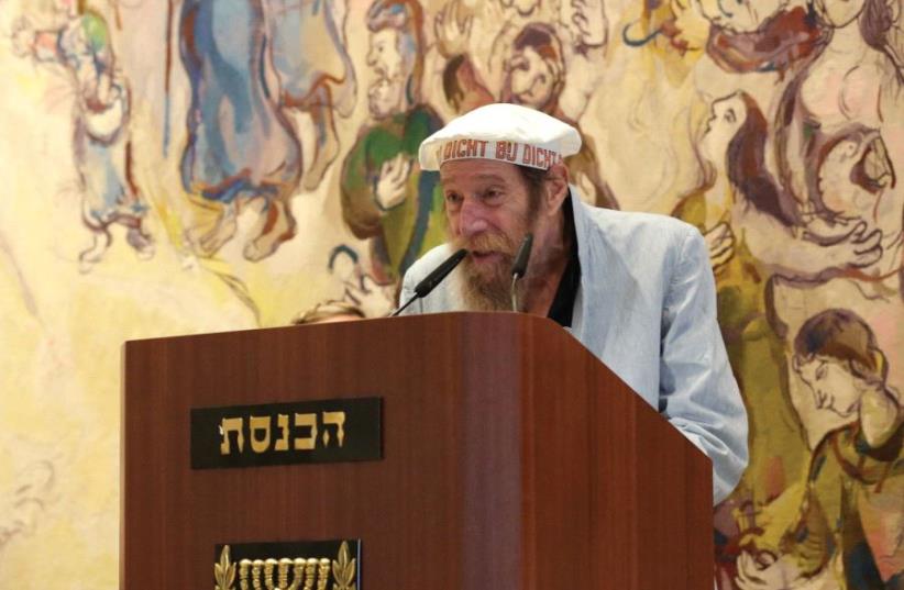 AMERICAN CONCEPTUAL artist Lawrence Weiner accepts the Wolf Prize at the Knesset in Jerusalem on June 11. (photo credit: ODED ANTMAN)