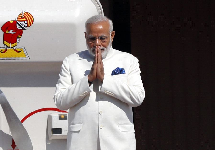 Indian Prime Minister Narendra Modi gestures as he disembarks from his plane upon his arrival at Ben-Gurion International airport near Tel Aviv on July 4, 2017 (JACK GUEZ / AFP)