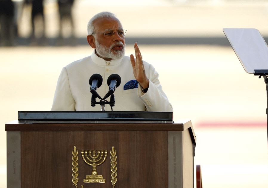 Indian Prime Minister Narendra Modi speaks during his welcoming ceremony at Ben-Gurion Airport near Tel Aviv on July 4, 2017 (JACK GUEZ / AFP) 