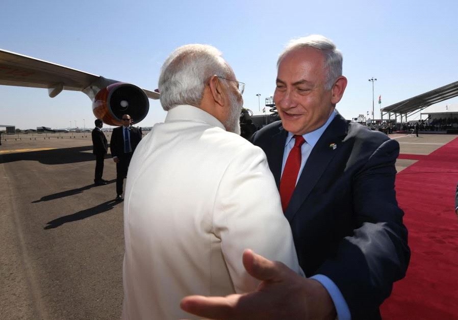 Prime Minister Benjamin Netanyahu embraces visiting Indian Prime Minister Narendra Modi upon his arrival in Israel, July 4, 2017 (Haim Zach/GPO)