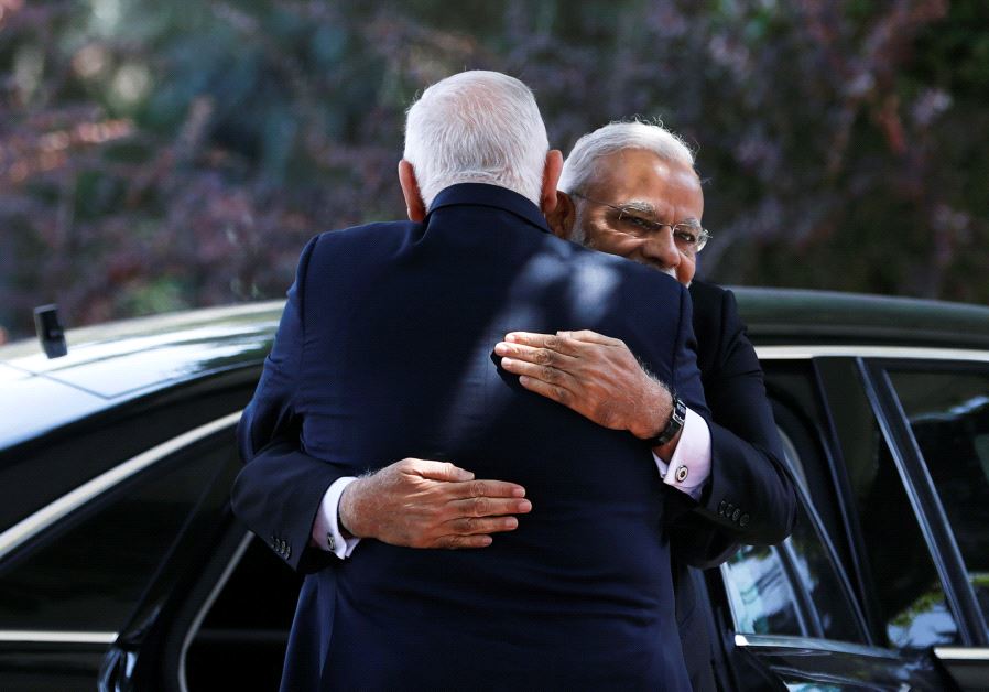 Indian Prime Minister Narendra Modi and President Reuven Rivlin hug upon Modi's arrival before their meeting in Jerusalem July 5, 2017 (REUTERS