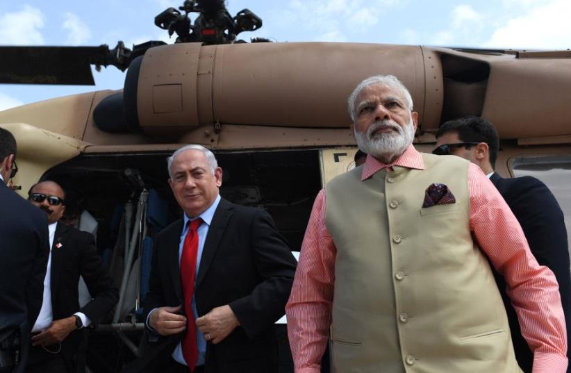 Modi and Netanyahu on the way to Haifa (photo credit: KOBI GIDEON/GPO)