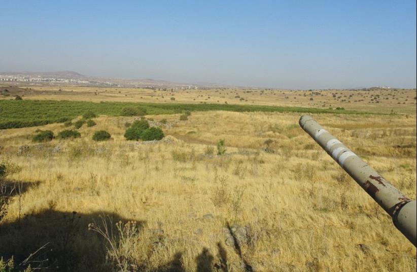 An old IDF tank barrel from the Yom Kippur War looks out over the Syrian side of the Golan from a hilltop a few hundred meters from the border (photo credit: SETH J. FRANTZMAN)
