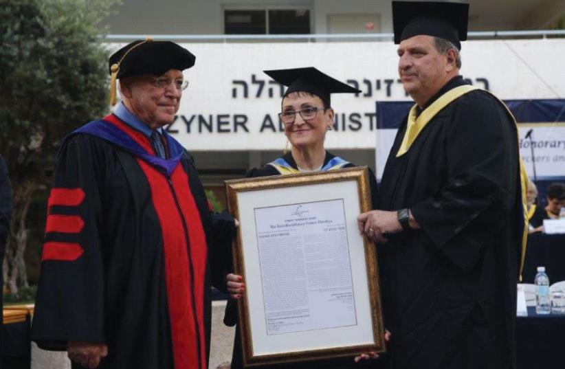 Naomi Stuchiner receives her honorary fellowship at IDC Herzliya (photo credit: OREN SHALEV)