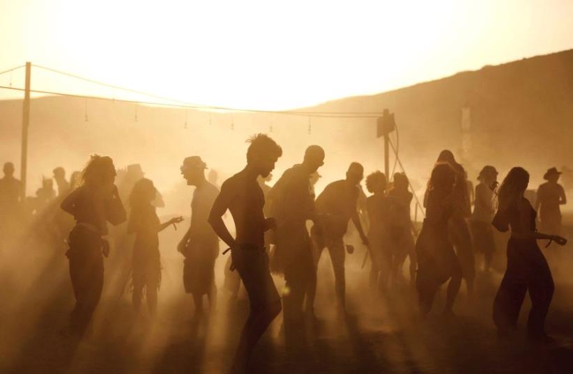 People dance  (photo credit: RONEN ZVULUN / REUTERS)