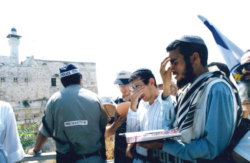 Jews pray before going inside al-Aksa Mosque in 1996 (photo credit: KHALED ZIGHARI)