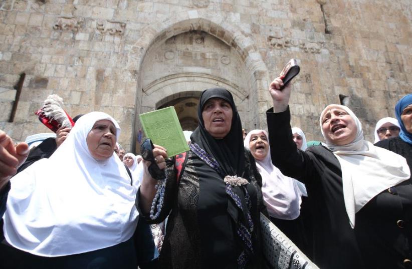 Muslim women at the Lions' Gate, Jerusalem, July 2017 (photo credit: MARC ISRAEL SELLEM/THE JERUSALEM POST)