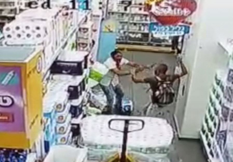 Moment of stabbing attack in Yavne supermarket