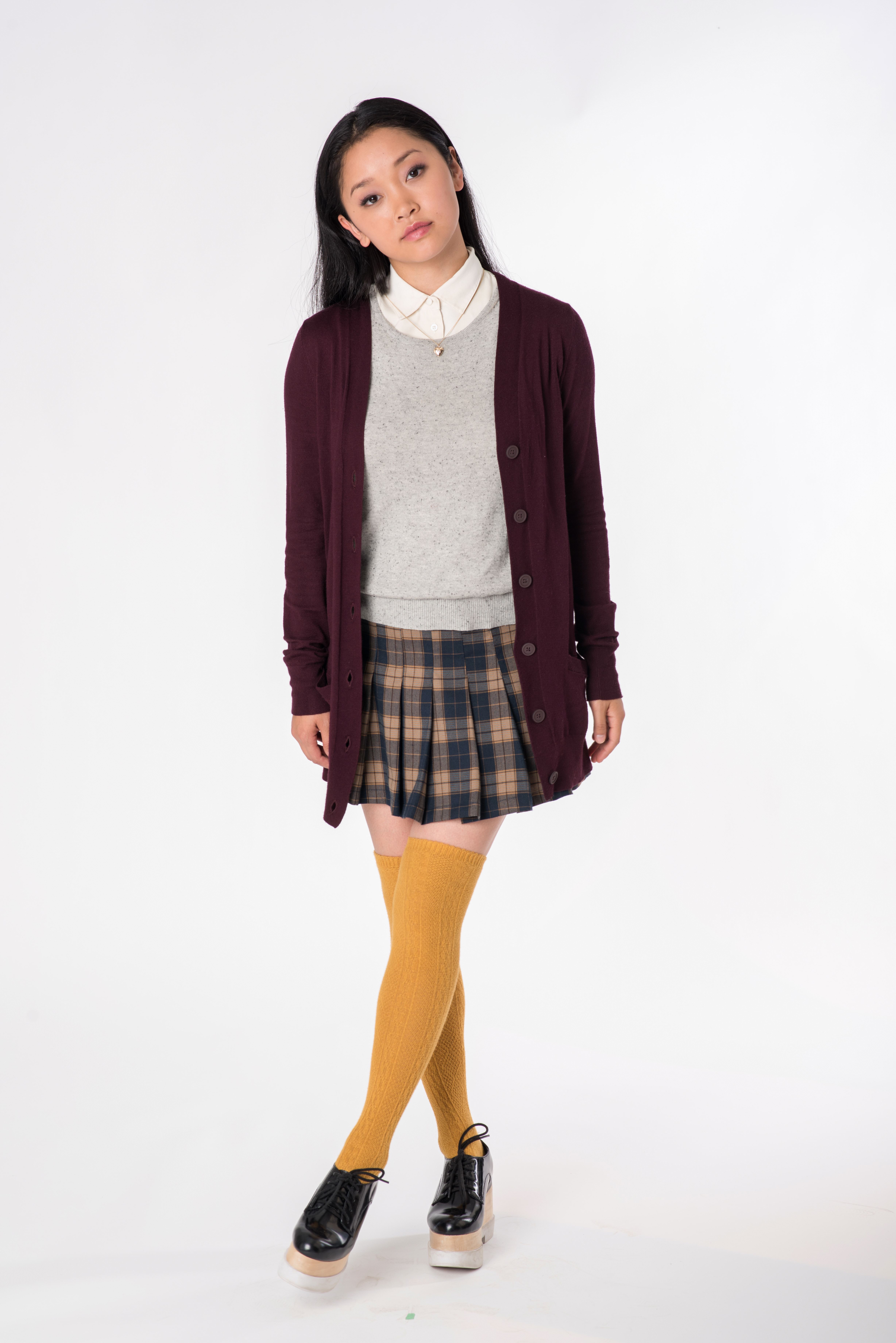 Lana Condor in the role of Lara Jean Covey in the Netflix show "To All the Boys I've Loved Before" in an ensamble created by Rafaella Rabinovich / NETFLIX 