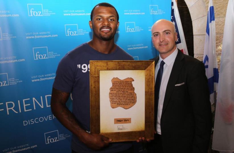 NFL Pro-Bowl quarterback Deshaun Watson receives an award from Friends of Zion Museum's Ilan Scolnik (photo credit: YOSSI ZAMIR)