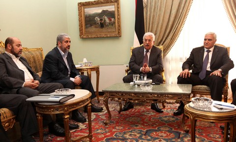 Abbas meets Mashaal in Cairo (Reuters)