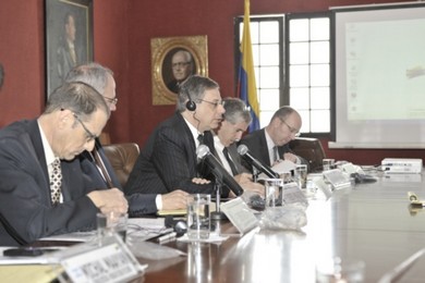 Ayalon meets with Colombia diplomats in Bogota