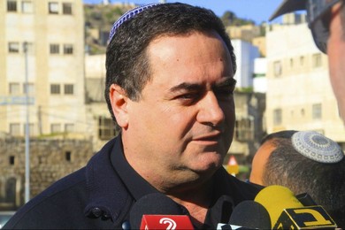 Transportation Minister Yisrael Katz speaks to reporters in Hebron (Tovah Lazaroff)