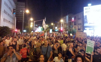 Protesters march down Kaplan Street (Michael Omer-Man)