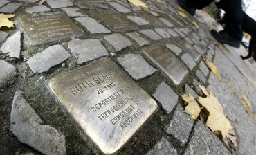 'Stumbling blocks' commemorating Nazi victims - Photo: REUTERS