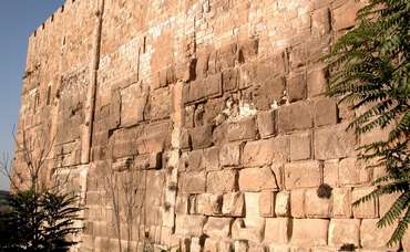 Temple Mount seam (BiblePlaces.com)