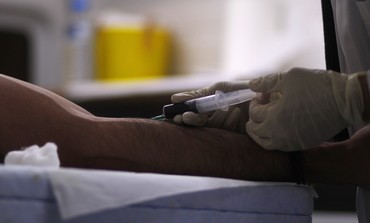 Taking blood for an HIV test [illustrative] - Photo: Yannis Behrakis/Reuters