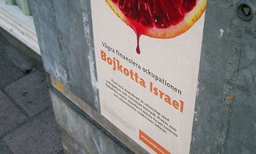 A sign in Sweden calls for Israel boycotts.