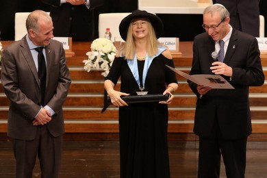 BARBRA STREISAND receives an honorary doctorate at Hebrew University of Jerusalem at the Mount Scopus campus Monday afternoon. (Marc Israel Sellem)