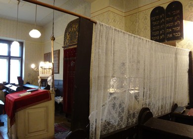 Interior of Teleki Ter Shtiebel maintains 100 year old essence