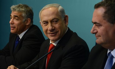 PM Netanyahu announces tenders for new portz with Lapid, Katz