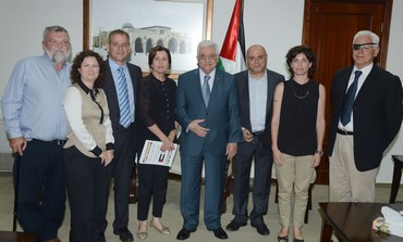 Mahmoud Abbas with a visiting group of Meretz MKs in Ramallah, August 22, 2013.