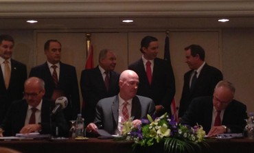 Noble Energy representatives sign gas deal with Jordan.