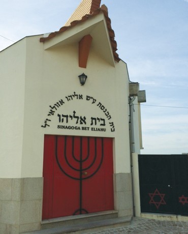 THE SIMPLE exterior of the synagogue in Belmonte, built at the end of the 60s and rebuilt in the early 90s, covers an elegant interior and lively communal participation.
