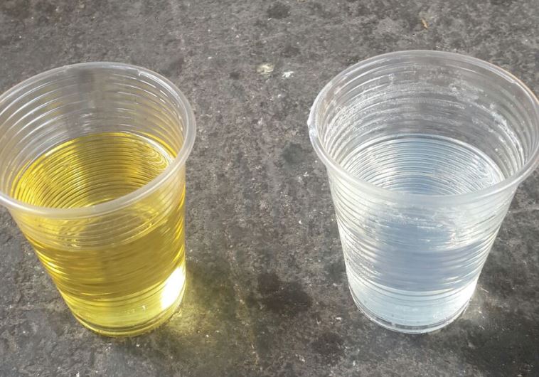 Soybean oil (left) next to banned substance TDI (right)