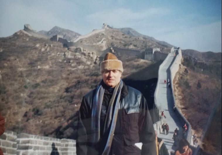 At the Great Wall of China in December 1998 (photo credit: Courtesy)