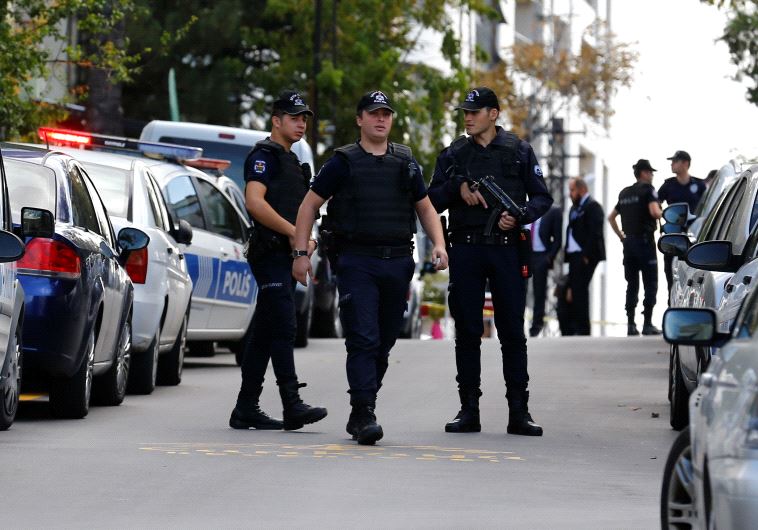 Riot police stand guard near the of Israeli Embassy in Ankara, Turkey, September 21, 2016 (Reuters)