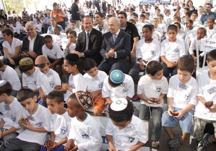  Jerusalem Mayor Nir Barkat (center left) and former president Shimon Peres. Credit: FACEBOOK