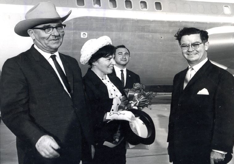 Prime Minister Levi Eshkol (sporting a newly gifted 10-gallon hat) and his wife Miriam are greeted by mayor Louie Welch at the airport in Houston, Texas, in 1964 (photo credit: GOVERNMENT PRESS OFFICE)