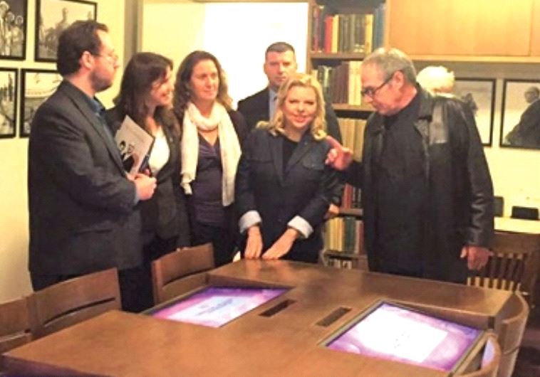 Sara Netanyahu, wife of the prime minister, tours an interactive classroom (photo credit: JAY SHOFET/SPNI)