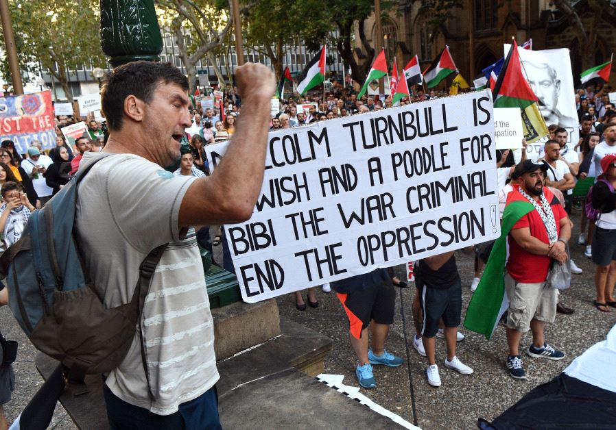 Pro-Palestinian protesters demonstrate against the visit to Australia by Israel's Prime Minister Benjamin Netanyahu, in Sydney on February 23, 2017. (William West/AFP)