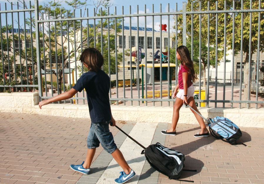 Children on their way to school (MARC ISRAEL SELLEM)