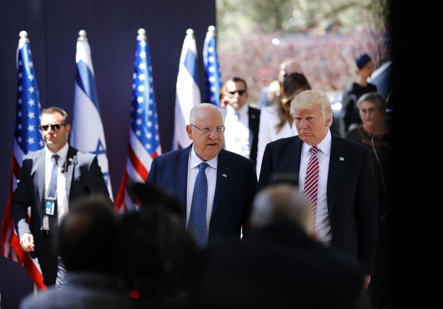 US President Donald Trump (R) and Israels President Reuven Rivlin arrive at the Presidents Residence in Jerusalem on May 22, 2017  (THOMAS COEX / AFP)